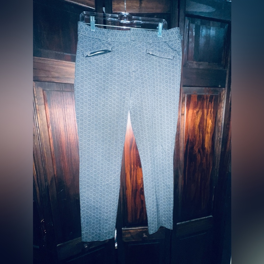 Gap black geometric‎ pattern, size 8 skinny pants
